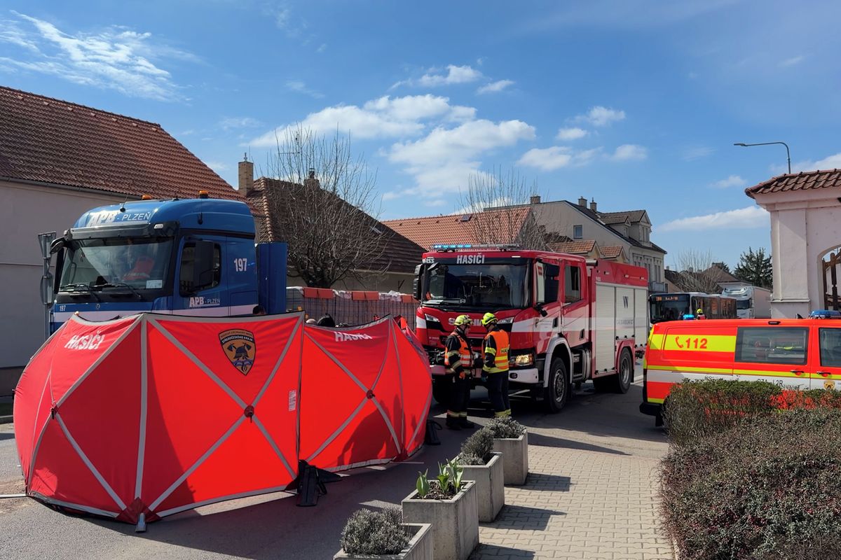 Náklaďák v Rudné u Prahy srazil chodce, na místě zemřel