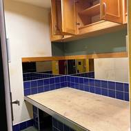 Jeden z vyklizených pokojíků pro „soukromé aktivity“ pracovnic s klienty.