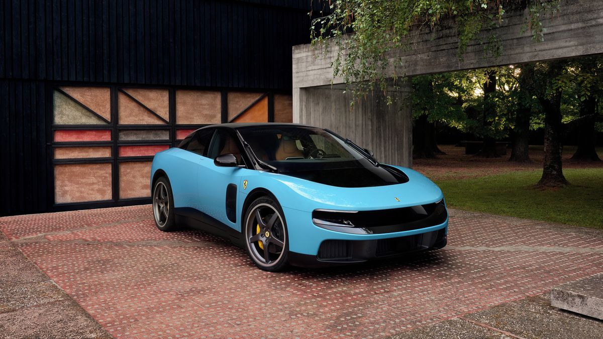 První elektrické Ferrari budí kontroverze. Má čtyři dveře, nezvyklé tvary a interiér jako od Applu