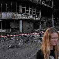 Ruské útoky na Ukrajinu trvají už čtyři roky, Ukrajinci se učí s nimi žít.