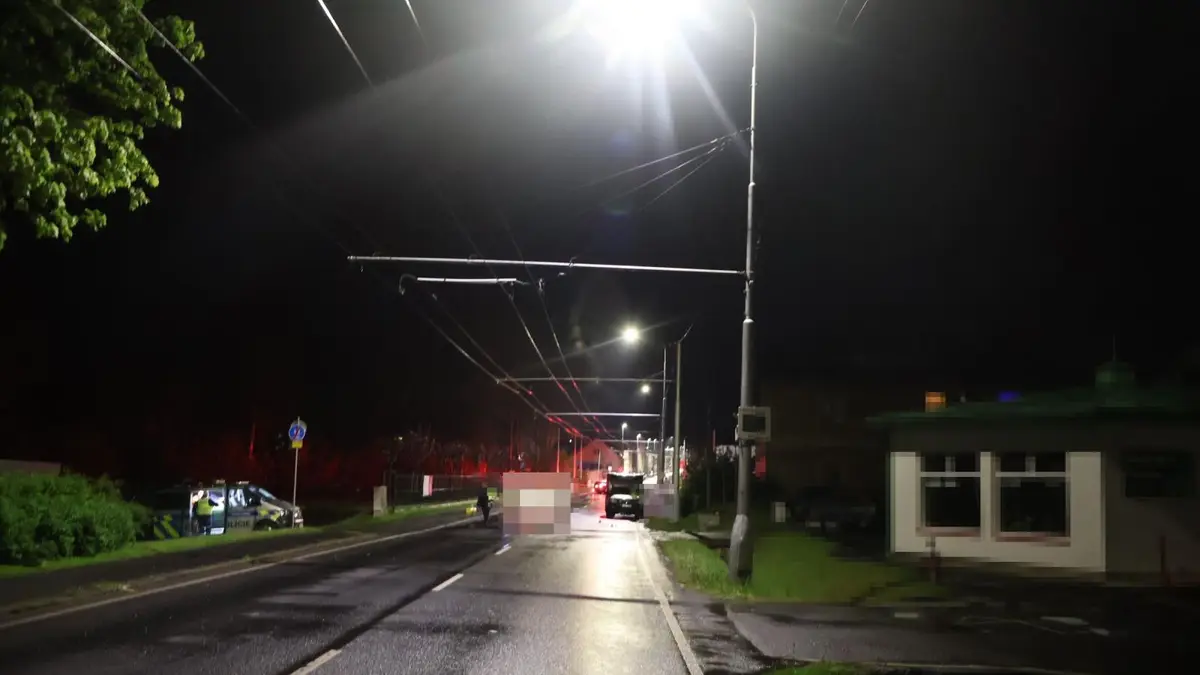 Motorkář srazil na Chebsku chodce, oba zemřeli. Policisté hledají svědky