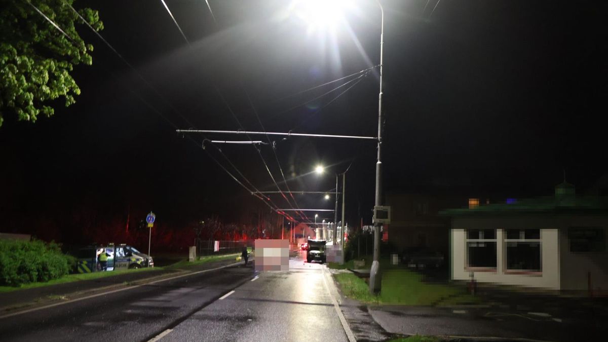 Motorkář srazil na Chebsku chodce, oba zemřeli. Policisté hledají svědky
