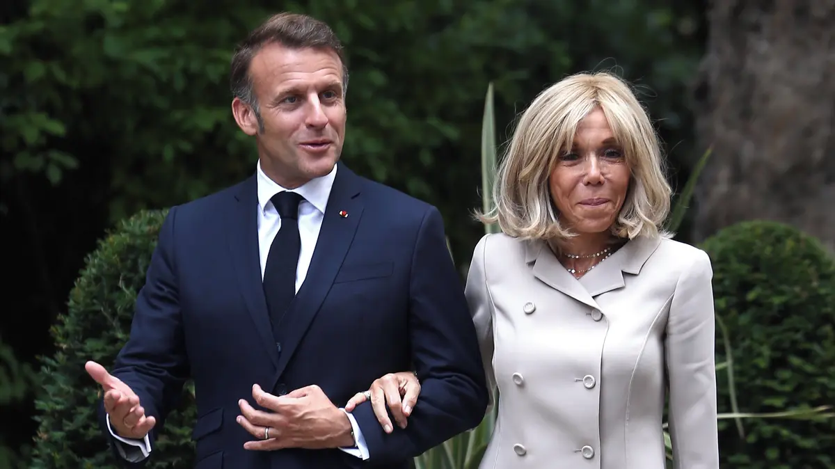 „Tahle do Elysejského paláce nepůjde“. Macronova manželka chce vidět fotky uchazeček o práci v prezidentském úřadu