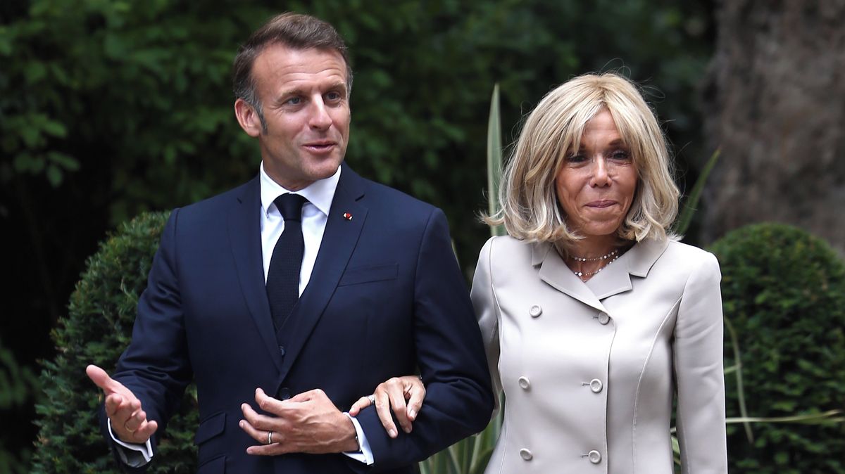 „Tahle do Elysejského paláce nepůjde“. Macronova manželka chce vidět fotky uchazeček o práci v prezidentském úřadu