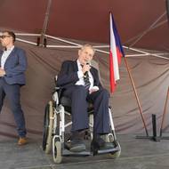 Miloš Zeman vyzval shromážděné, aby nevolili Petra Pavla v prezidentské volbě. 