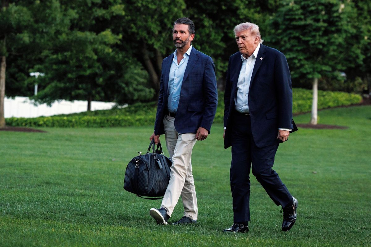 Trump uvedl, že na synovu svatbu asi dorazí, ale je podle něj špatně načasovaná