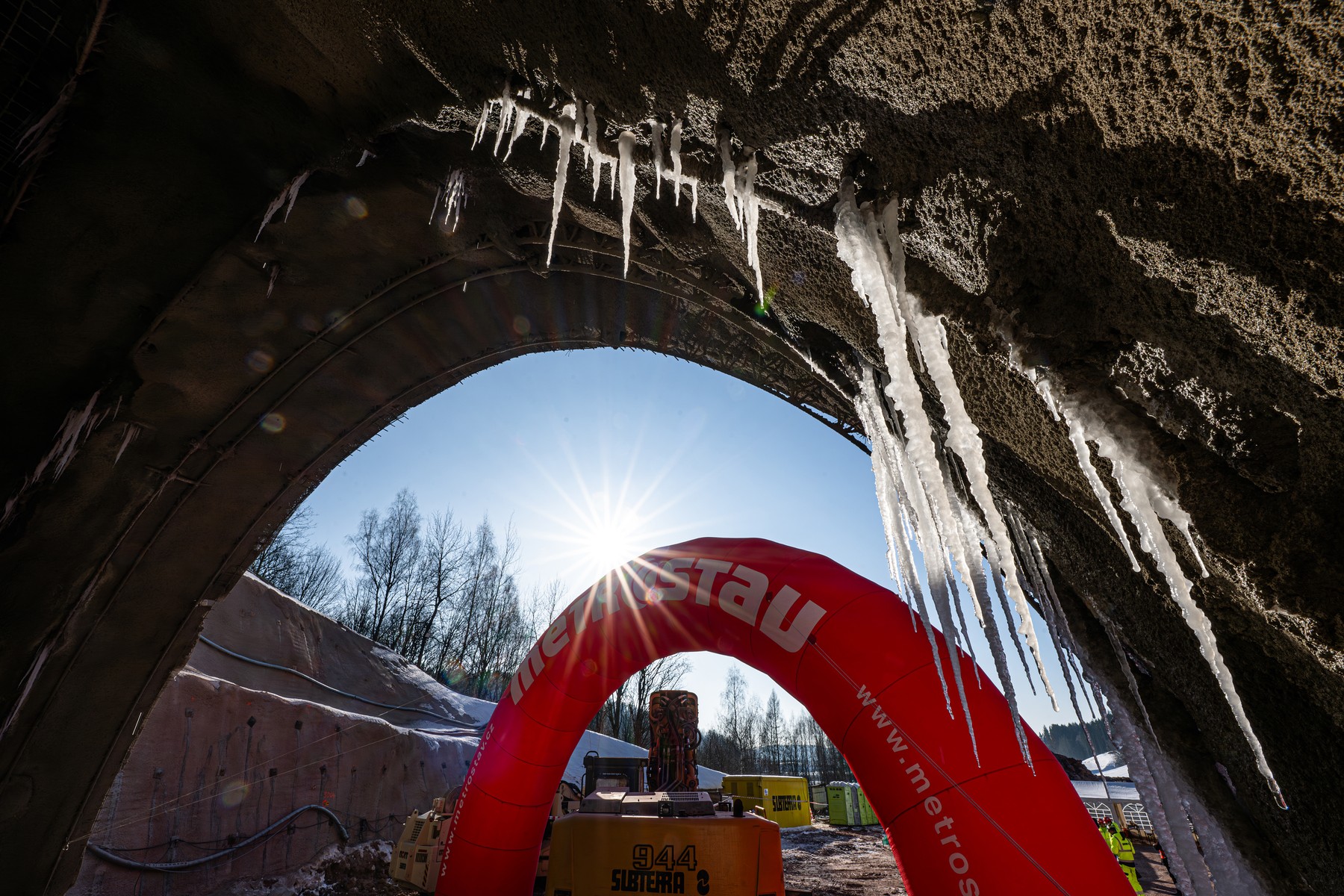 Čistý zisk skupiny Metrostav loni klesl