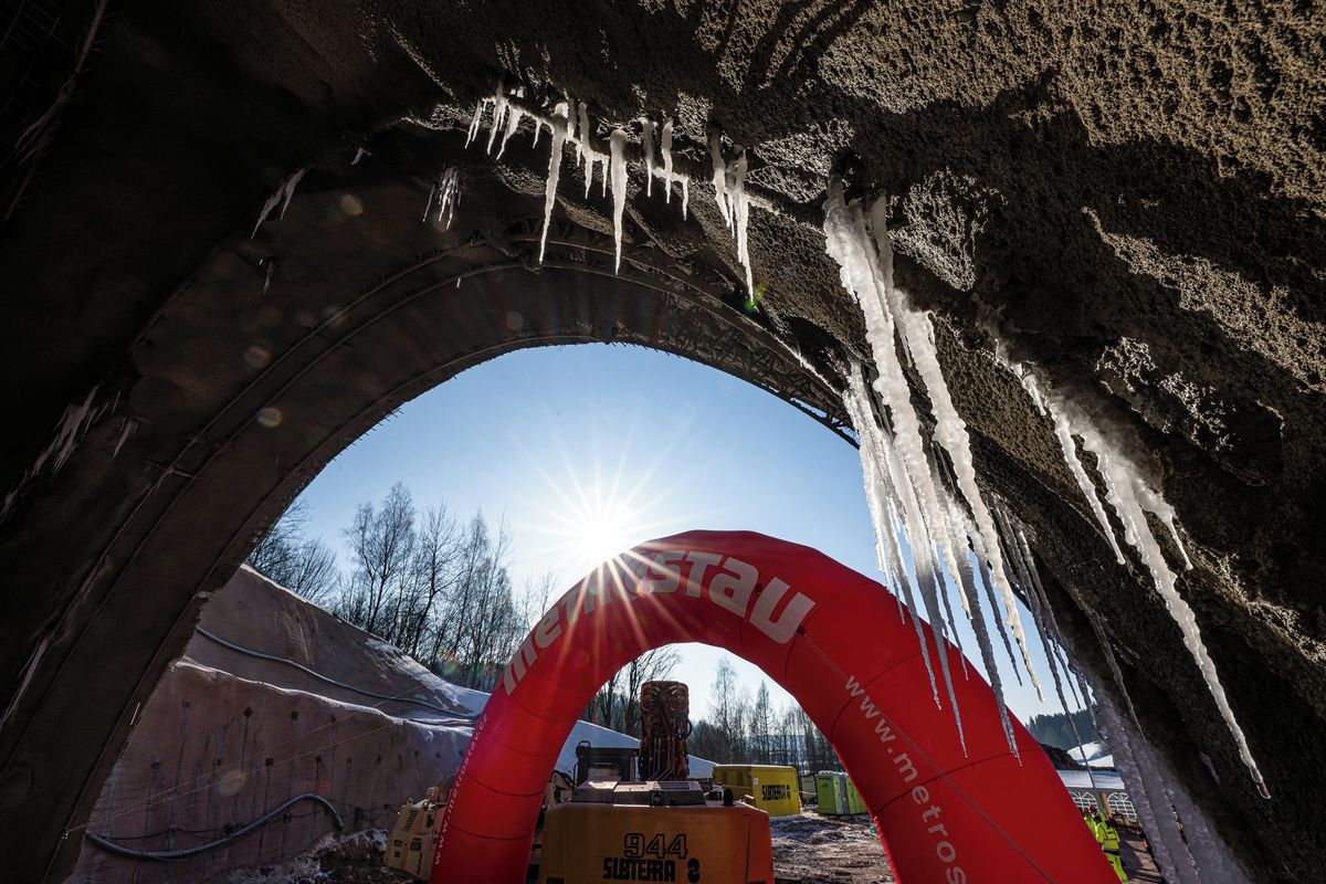 Čistý zisk skupiny Metrostav loni klesl