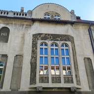 Procházkova vila stojí na pozemku hned vedle.