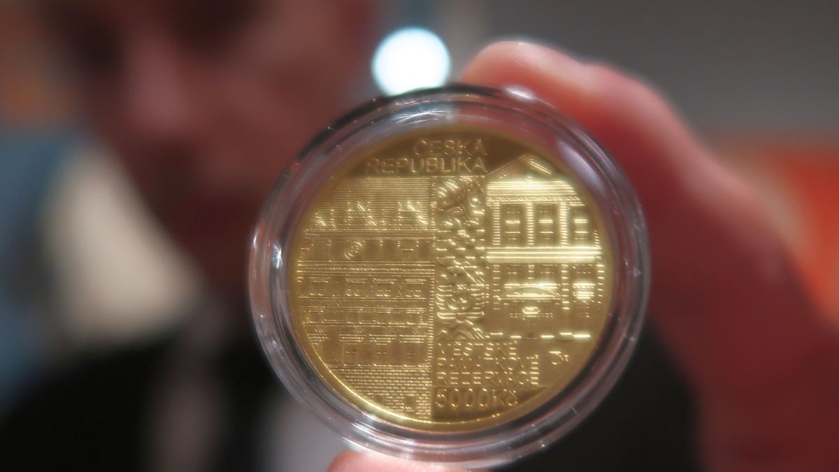 Plzeň z ryzího zlata. Velká jak padesátikoruna, ale stojí přes padesát tisíc