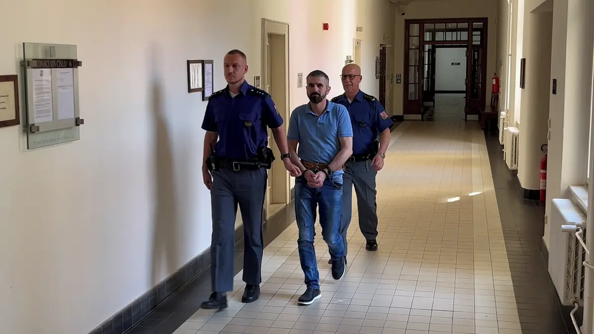 Ukrajinec v Klatovech pobodal arménského taxikáře. Soud mu snížil trest
