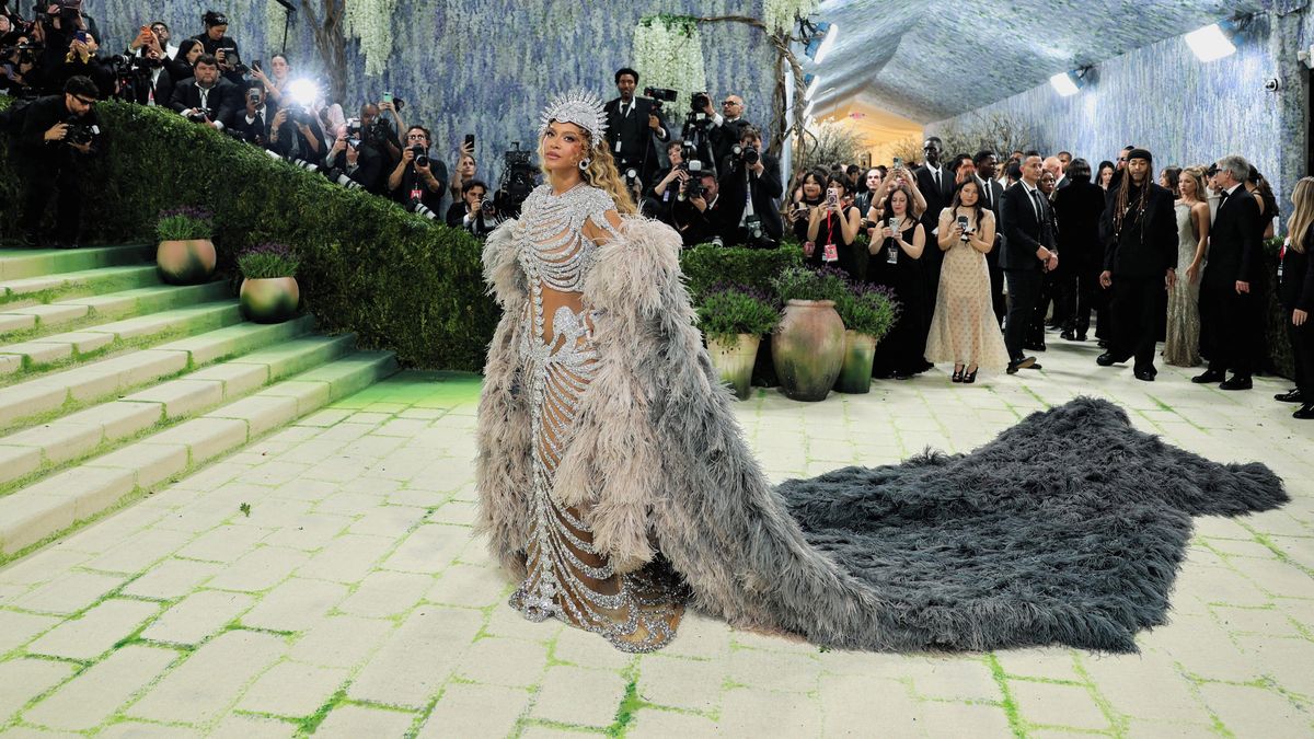 Šaty z Met Gala 2026: Heidi Klumová, Rihanna i Beyoncé jako živá umělecká díla