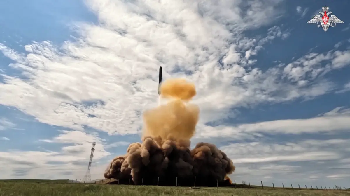 Putin oznámil úspěšný test nové mezikontinentální rakety Sarmat