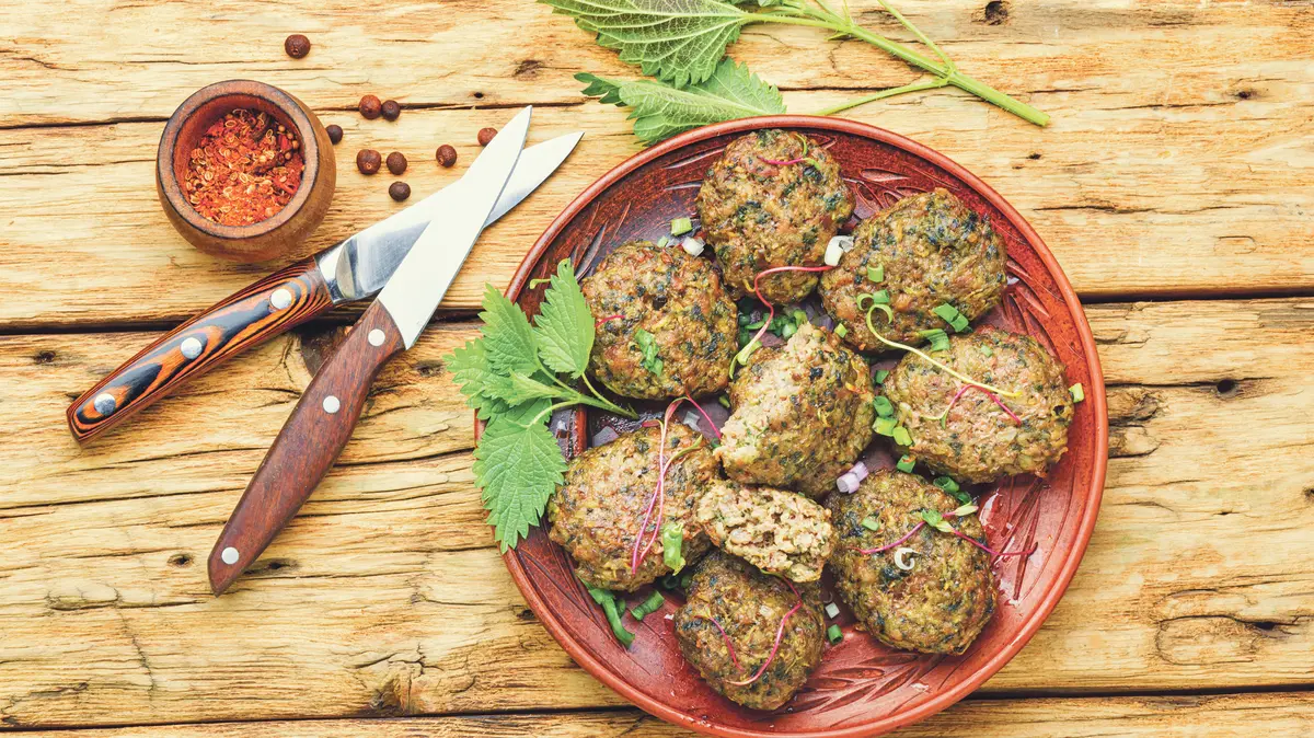 Recept na karbanátky s kopřivou a sýrem