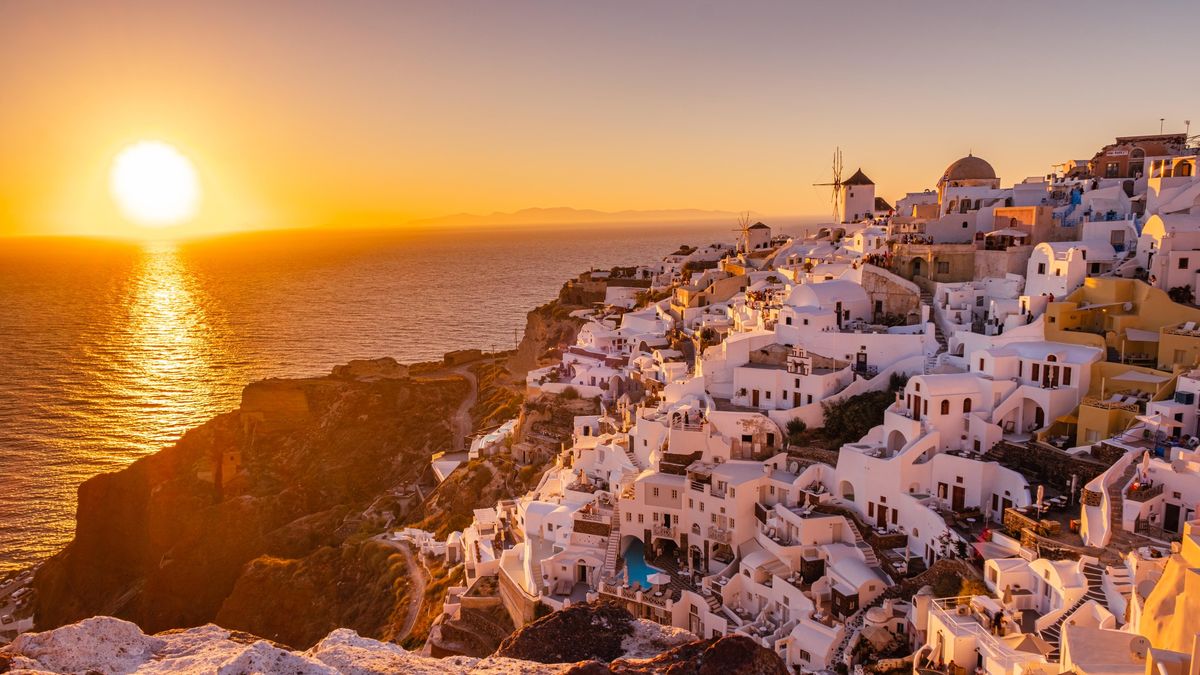 „Soumračná turistika“ je nový trend. Nejlepším místem k jejímu provozování je Santorini