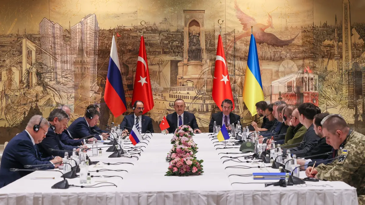 Západ v roce 2022 zmařil dohodu s Ukrajinou, tvrdí Putin. Tak jednoduché to ale nebylo