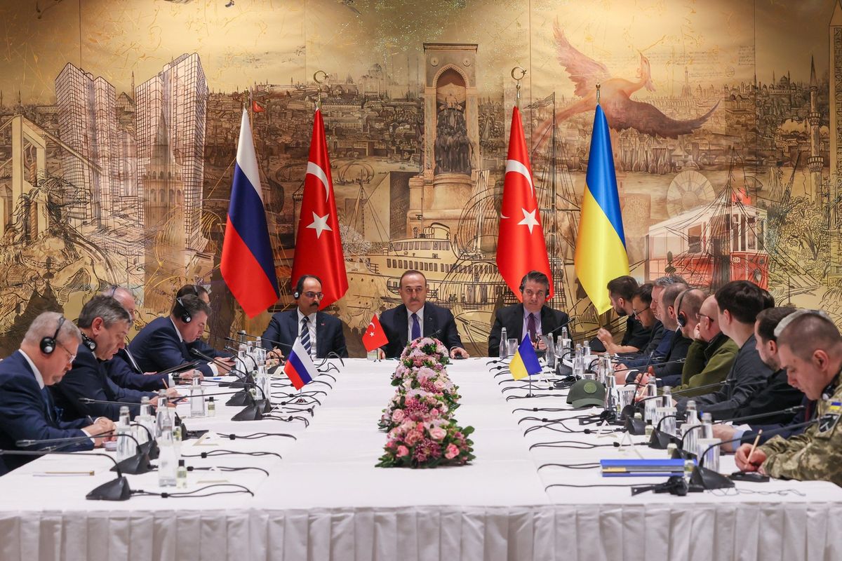 Západ v roce 2022 zmařil dohodu s Ukrajinou, tvrdí Putin. Tak jednoduché to ale nebylo