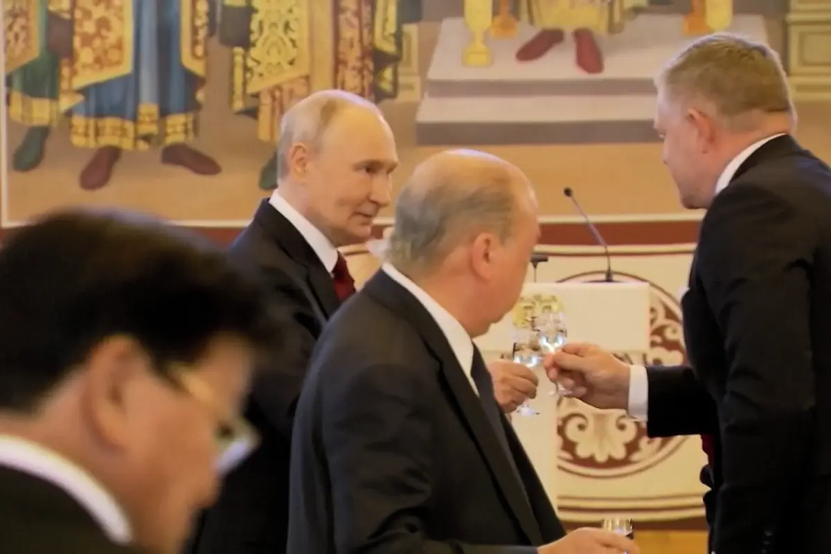 Slovensko s Ruskem obnovuje vojenské přidělence. Fico to slíbil Putinovi
