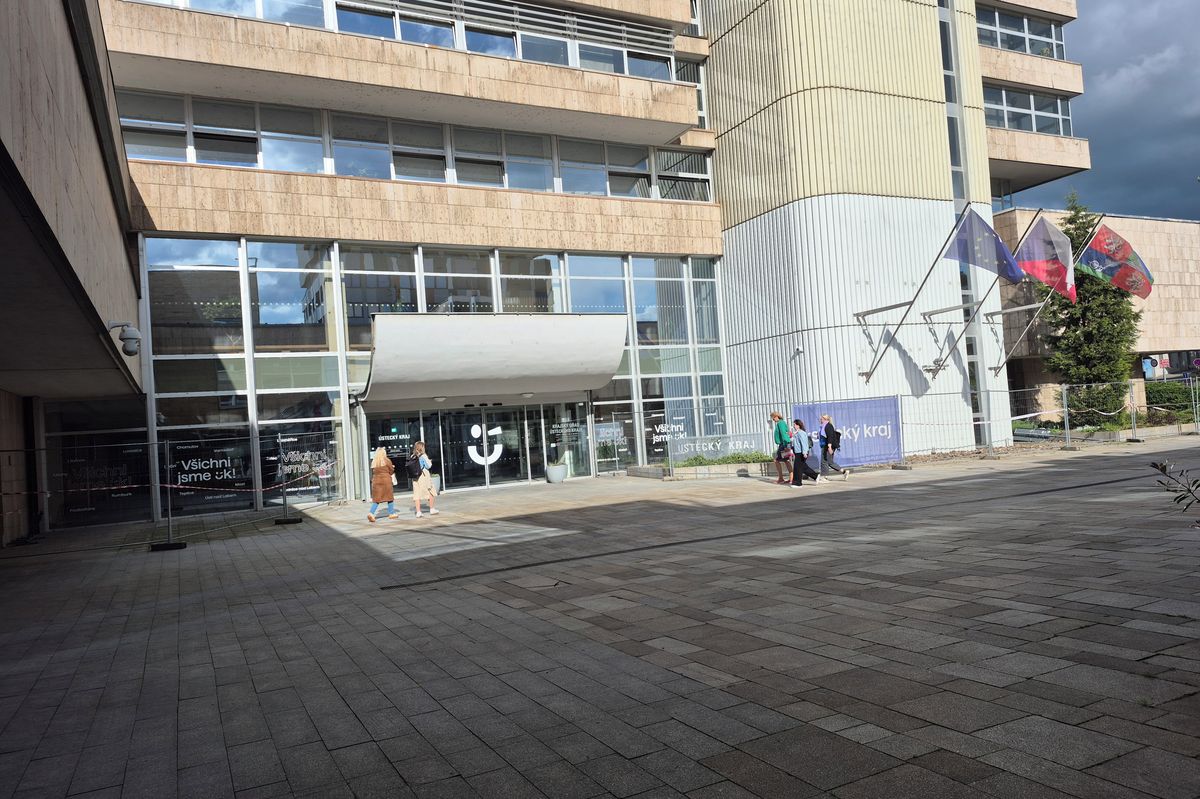 Před Krajským úřadem v Ústí nad Labem bude stát kovový mamut. Bude odkazovat na unikátní naleziště