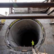 Eskalátorový tunel do vestibulu. Končí v úrovni současného podchodu. 