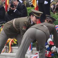 Kladením věnců u pomníku Díky, Ameriko! skončily ve středu 6. května plzeňské Slavnosti svobody