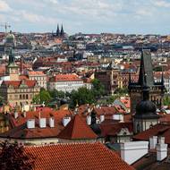 Při vstupu do zahrady se návštěvníkům otevře pohled na panorama Prahy.