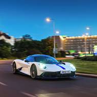 Dvousedadlový hypersport přijde na přibližně milion eur.