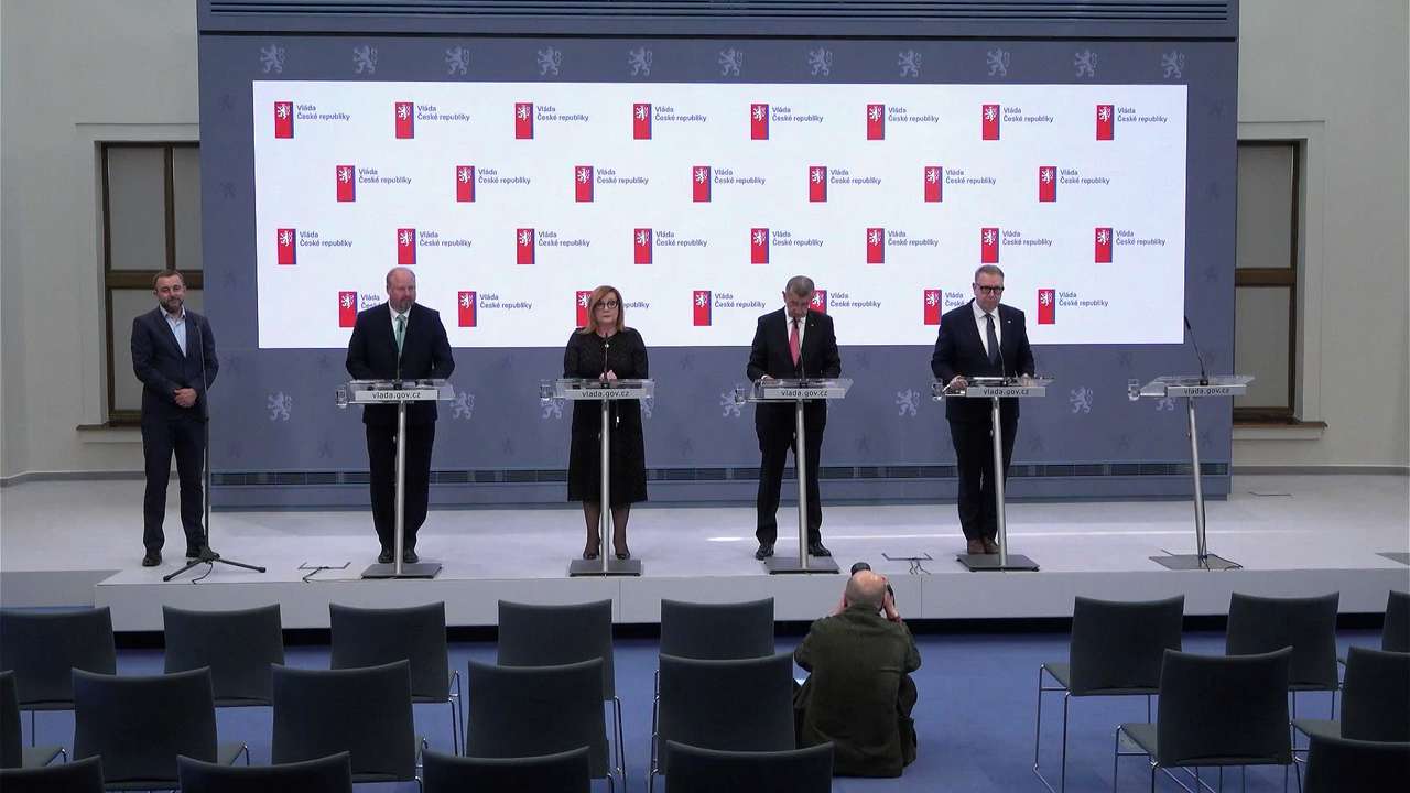 Tisková konference po jednání vlády
