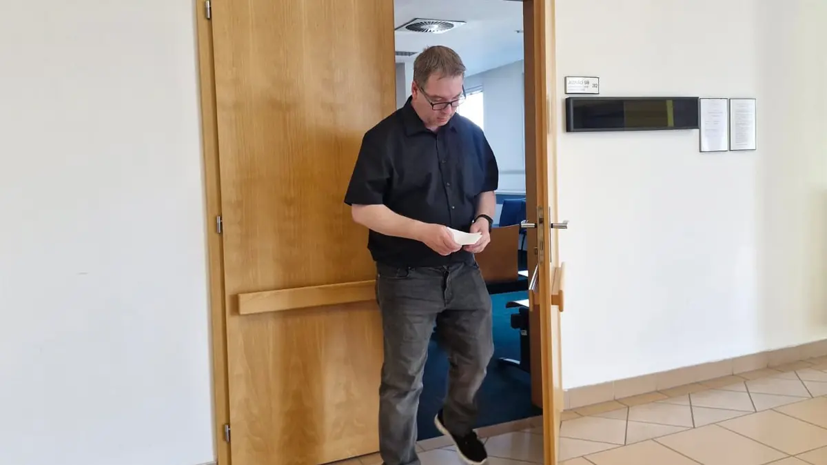 Dvě dívky ve Zlíně nechaly 14letou opilou kamarádku v bytě „ochotného“ muže. Ten ji podle obžaloby záhy sexuálně zneužil