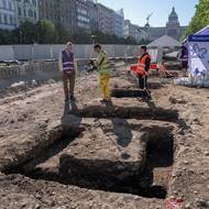 Brzy tu budou jezdit tramvaje. Stavbě trati předchází archeologický průzkum. 