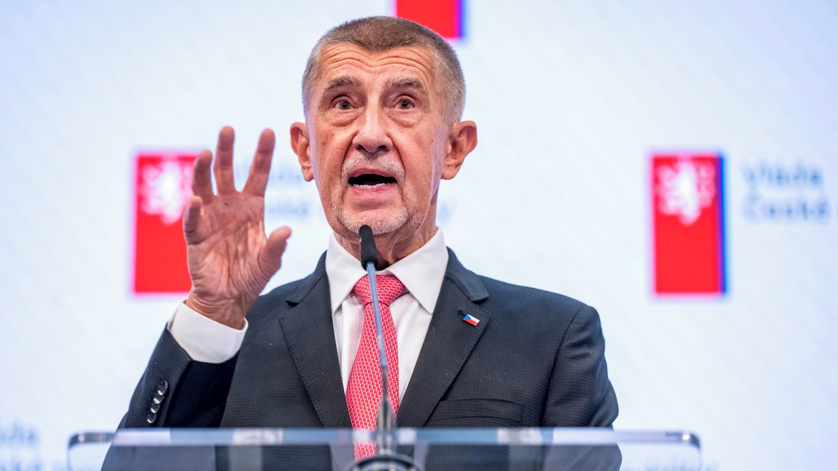 Změny na Úřadu vlády mohou Česko stát miliony korun