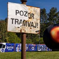 Singulóna  je brněnská, stejně jako šaliny neboli tramvaje.