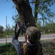 Během vyhlášeného příměří ustaly útoky na Kramatorsk a Slovjansk, ztišilo se dělstřelectvo a ustalo bombardování, blíž k frontové linii však boje pokračují.