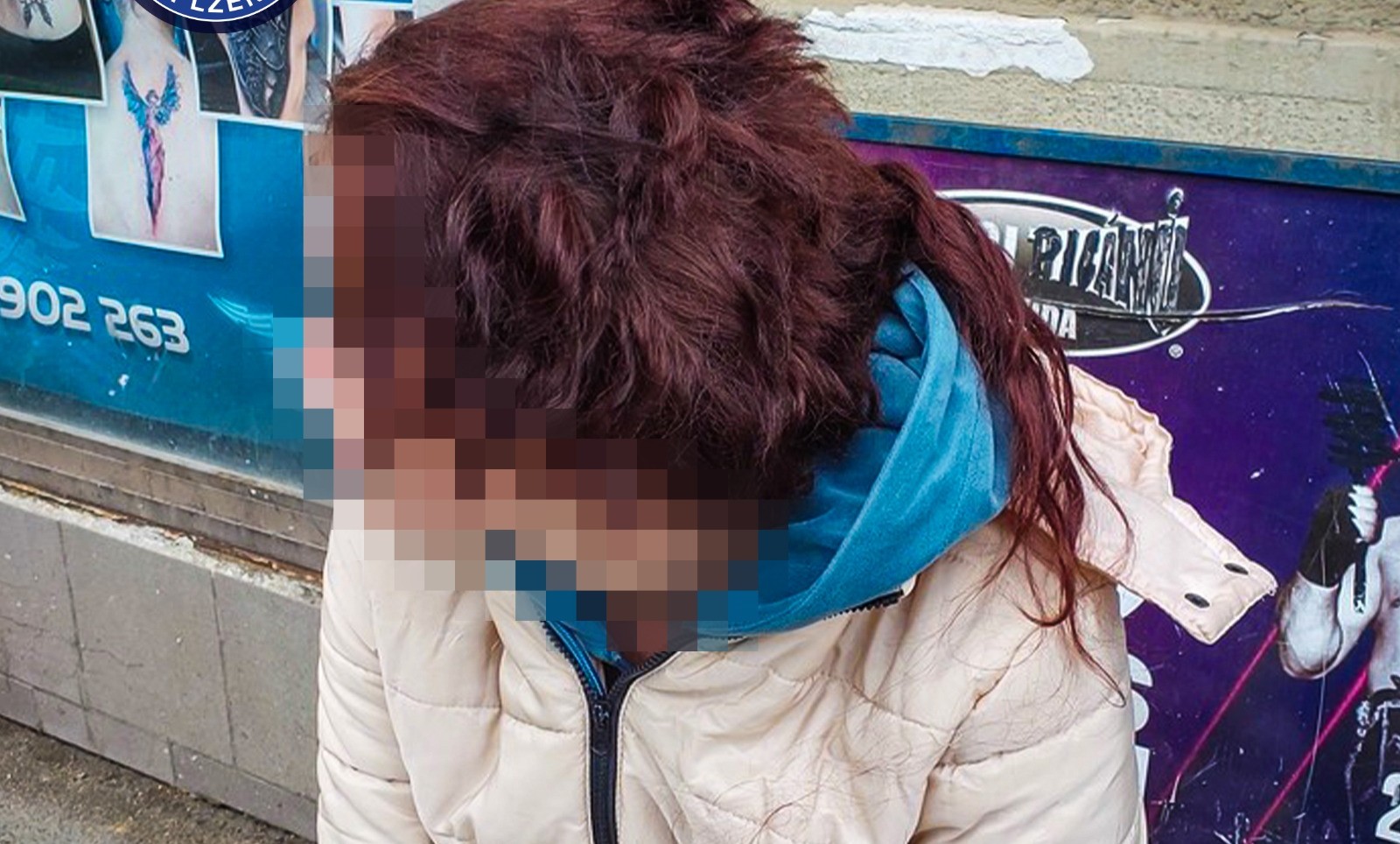 Na zastávce v Plzni napadl muž svou partnerku a nožem jí uřízl vlasy 