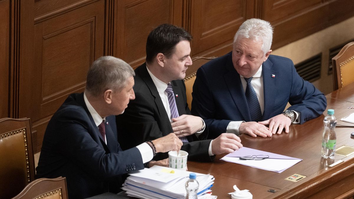 Postup Fialovy vlády ANO a SPD kritizovaly, teď chtějí využít „její“ fígl