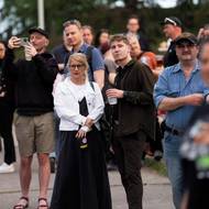 Demonstrace za veřejnoprávní média na Kavčích horách s názvem Veřejnoprávní oheň.