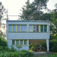 Architekt Jaroslav Vaculík  navrhl chatu na Slapech.