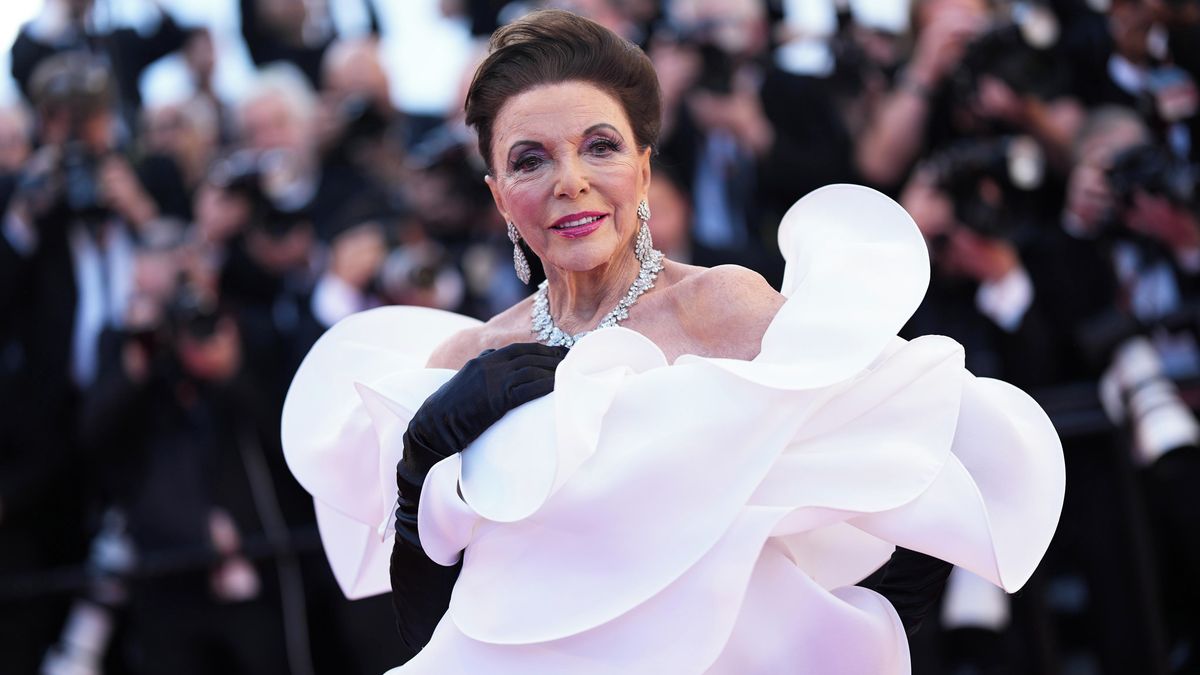 Začal filmový festival v Cannes: Největší hvězdou červeného koberce byla Joan Collinsová