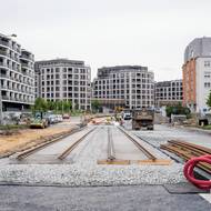 Na nové trati v Počernické ulici už se pokládají koleje. Celá by měla být hotova v roce 2027. 
