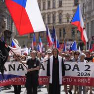 Pochod odpůrců konání Sudetoněmeckého sněmu v Brně. Protestující došli na Dominikánské náměstí, kde se konala demonstrace.