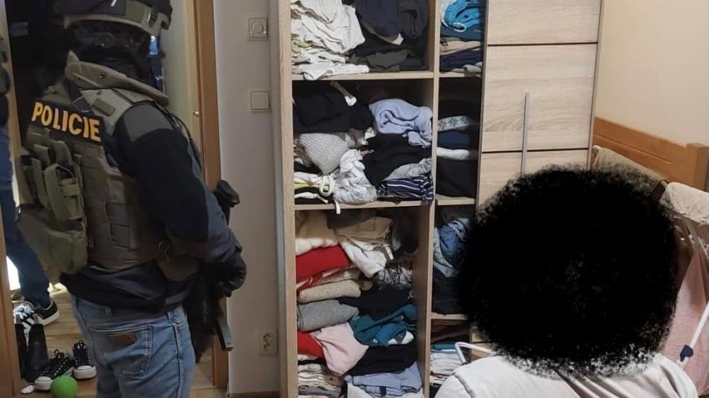 Jihočeská zásahovka zadržela drogový gang, který v kraji prodal 10 kilo kokainu