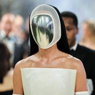 Katy Perry a její maska