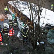 Nehoda francouzského autobusu, který vylétl z dálnice D5 nedaleko Rokycan. 