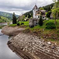 Labská přehrada ve Špindlerově Mlýně vypouští vodu, čeká ji těžba sedimentů.
