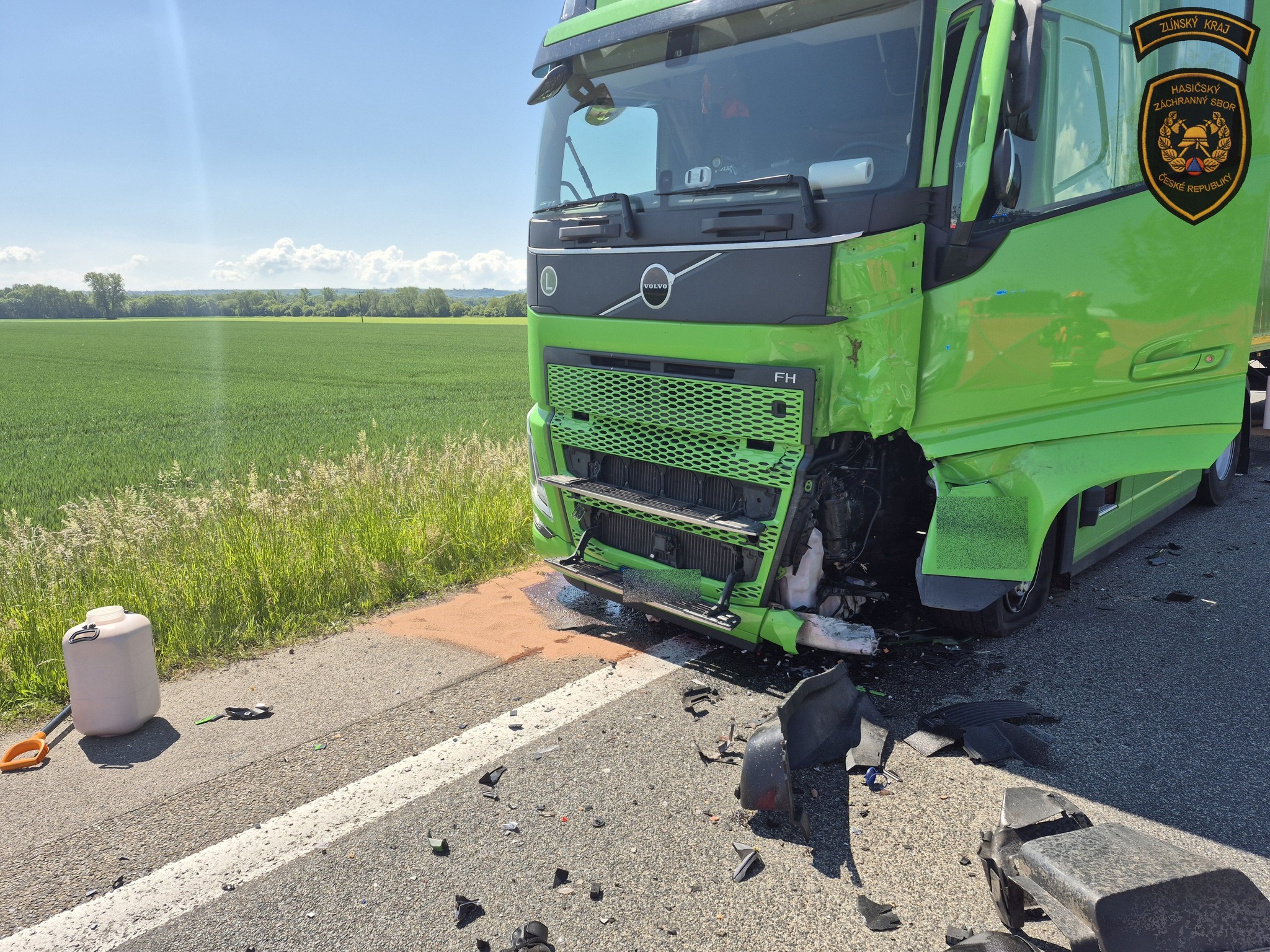 Tragédie u Babic: Pětadvacetiletá motorkářka vjela do protisměru, po střetu s kamionem zemřela