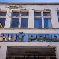 Vstupní brána huti Poldi. Ta na Kladně fungovala přes sto let. 