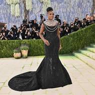 Tenisová špička Venus Williamsová oblékla šaty poseté Swarovski kamínky a doplnila je výrazným náhrdelníkem.