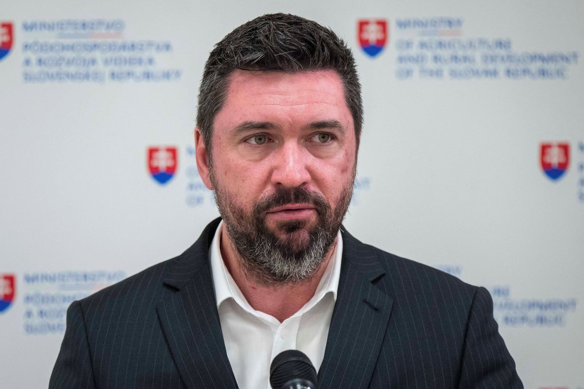 Zelenskyj miluje drogy a načerno platí ministry, prohlásil Ficův ministr