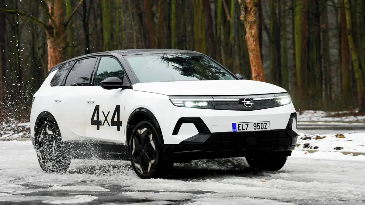 Test Opelu Grandland Electric 4×4: Nadchne dynamikou i trakcí