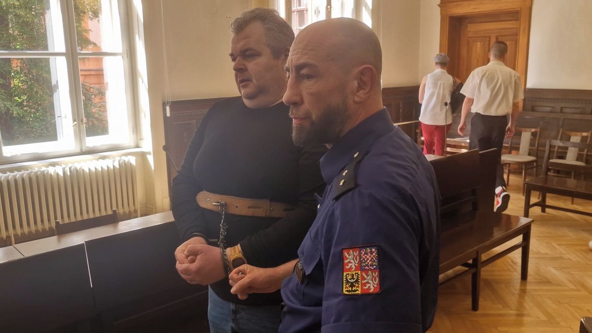 Muž u Brna šel krást do domu zemřelého. Narazil na jeho bratra a málem ho zabil